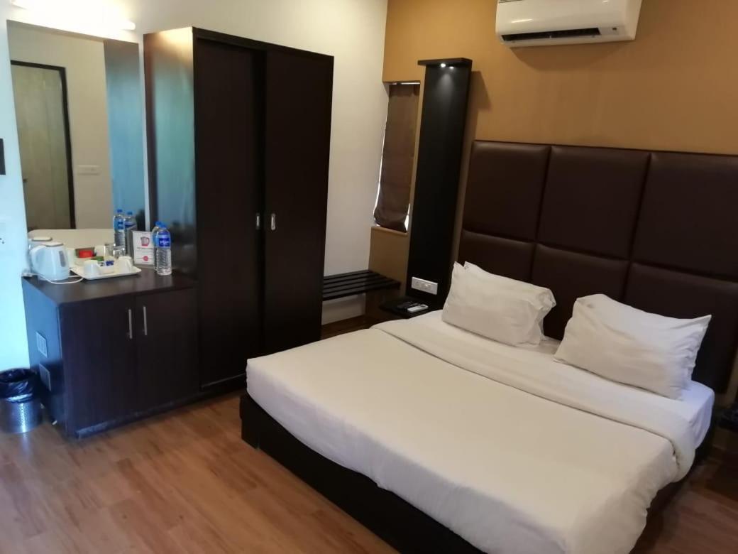 Sinq Beach Resort Calangute Kültér fotó